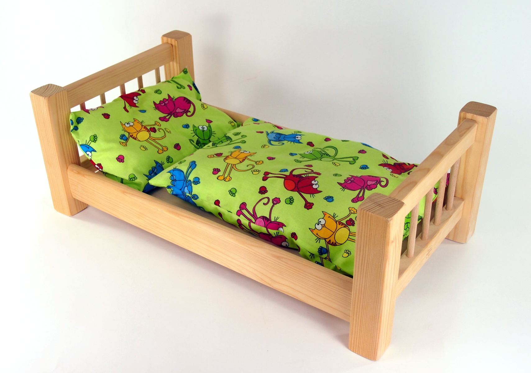 Dolls wooden cots and cooking Krokido.cz